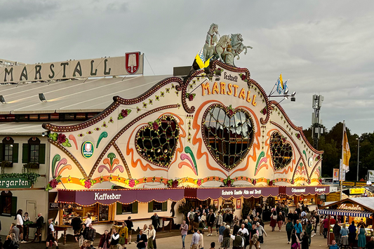 Welches Wiesn-Zelt passt zu dir? Der große Oktoberfest-Zeltguide mit allen LGBTQ-Events