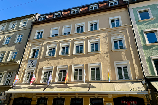 Sundowner auf dem Dach, Fesselspiele im Keller: Die "Deutsche Eiche"