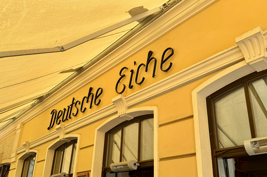 Sundowner auf dem Dach, Fesselspiele im Keller: Die "Deutsche Eiche"