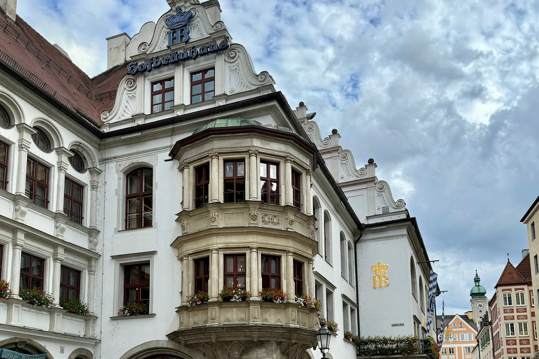 Vom Märchenkönig zum Brezenbarock: Die Geschichte des Hofbräuhauses, wie sie nicht jeder kennt!