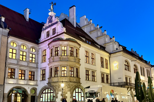 Vom Märchenkönig zum Brezenbarock: Die Geschichte des Hofbräuhauses, wie sie nicht jeder kennt!