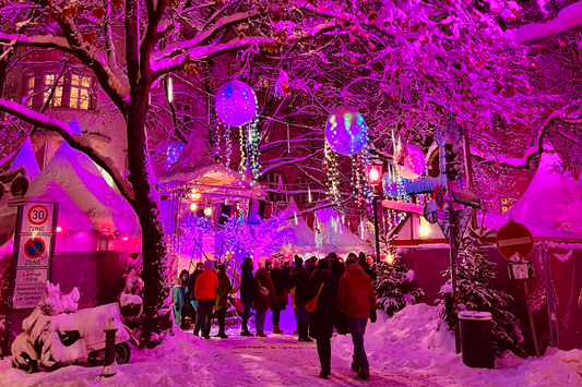 Glühwein, Drag & DJ-Sets – Pink Christmas in München