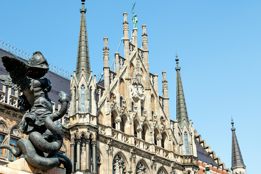 Das Neue Rathaus München: Eine Sinnesreise vom Glockenspiel bis zur Queer-Party