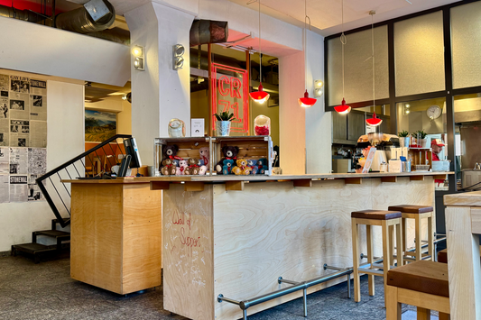 Das Café Regenbogen: Lunchbreak, Community und soziales Engagement in München